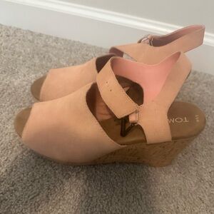 Toms pink wedges